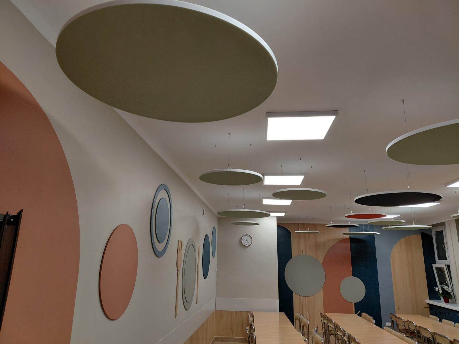 wiszące panele akustyczne - indywidualny projekt