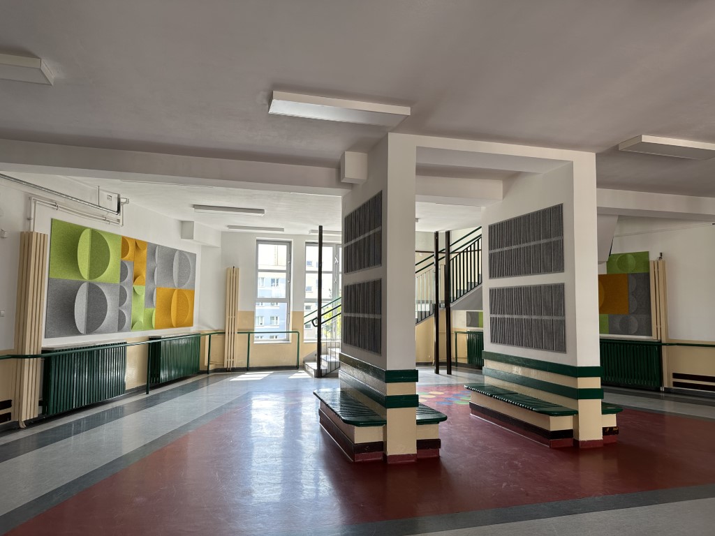 panele akustyczne w szkole